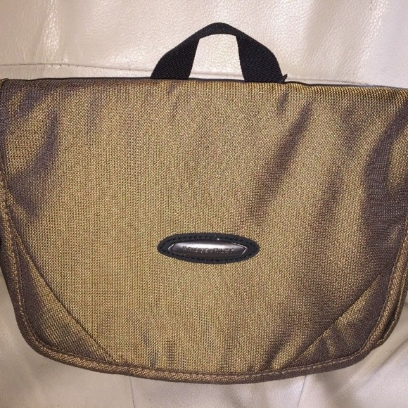 briggs and riley hanging toiletry kit